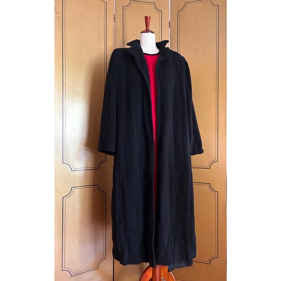 Vintage cashmere coat in black by Regency, size 14 - Picture 5 of 10